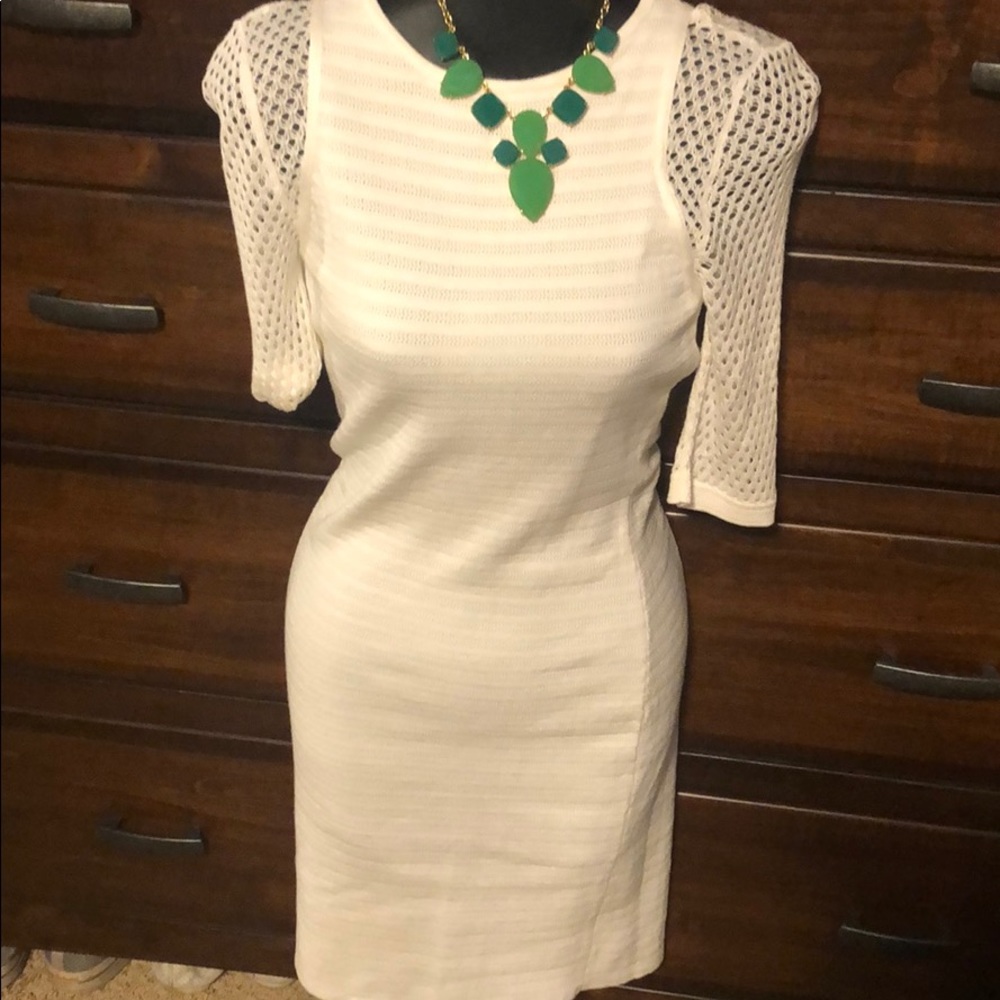 NWT fitted cache dress zip up back. Gold zipper